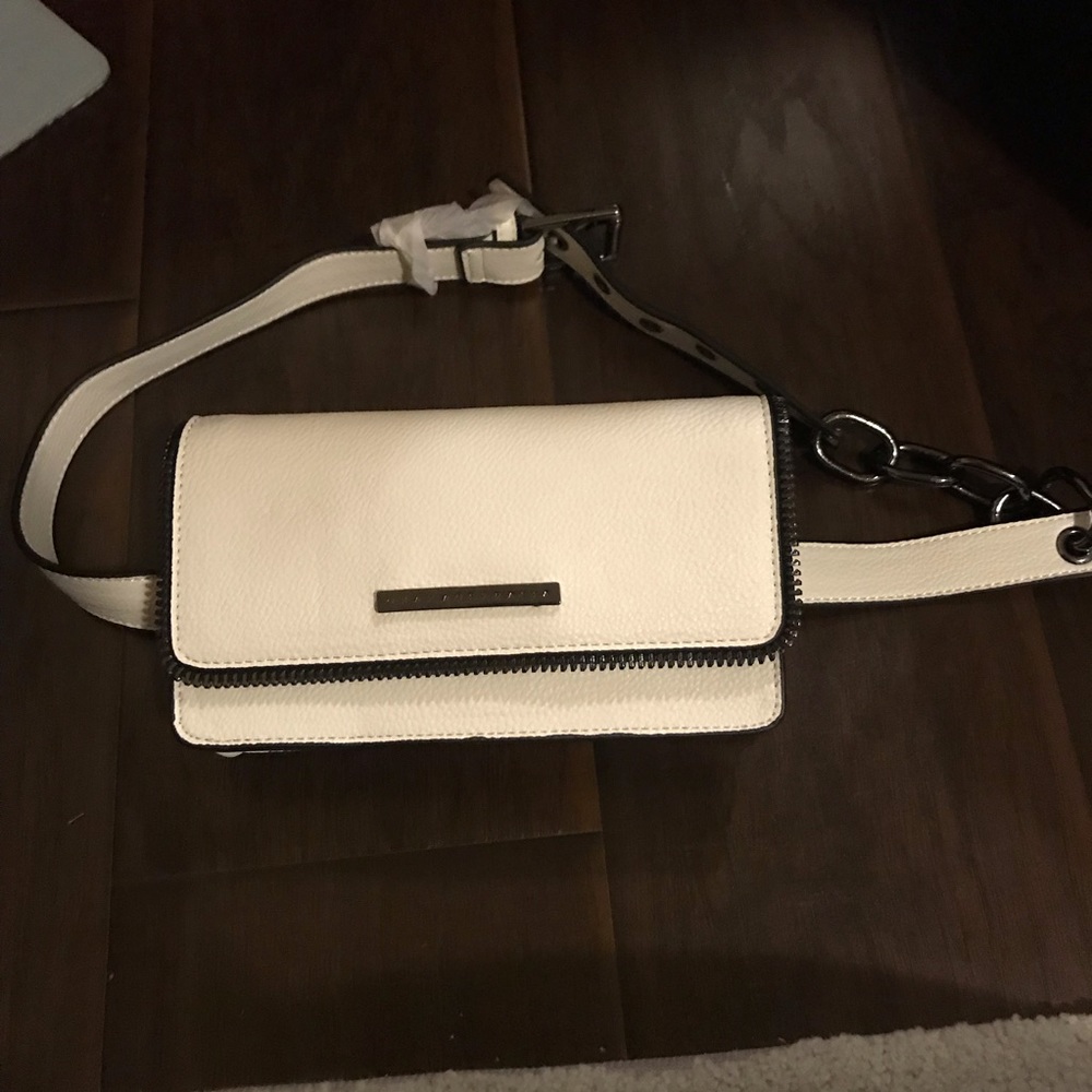 Quay Australia belt bag NWT